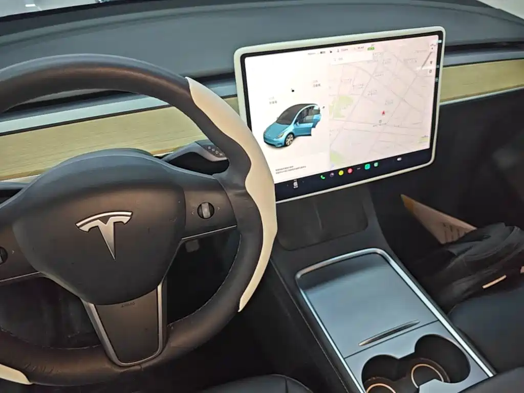 Фото 10 - Tesla Model Y