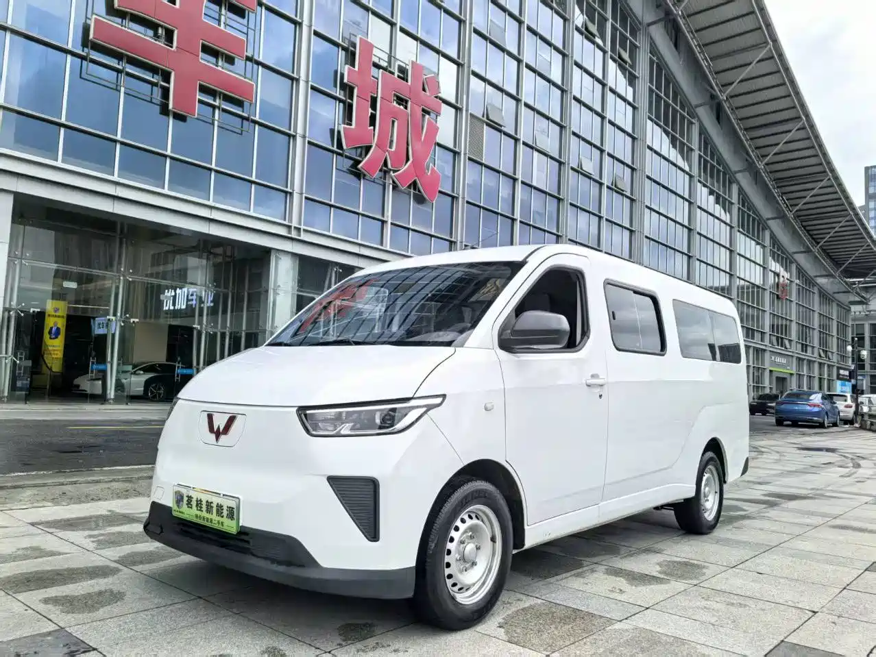 Wuling Motors Wuling Yangguang 2024 2024 300KM Comfort Bus Version 75kW