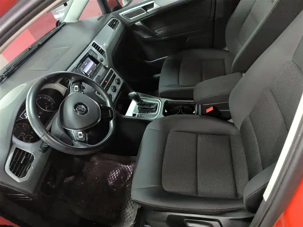 Volkswagen Golf Sportsvan 2016 230TSI Automatic Progressive фото 11