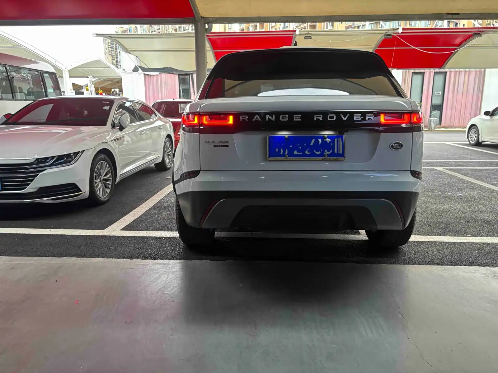 Фото 8 - Land Rover Range Rover Velar