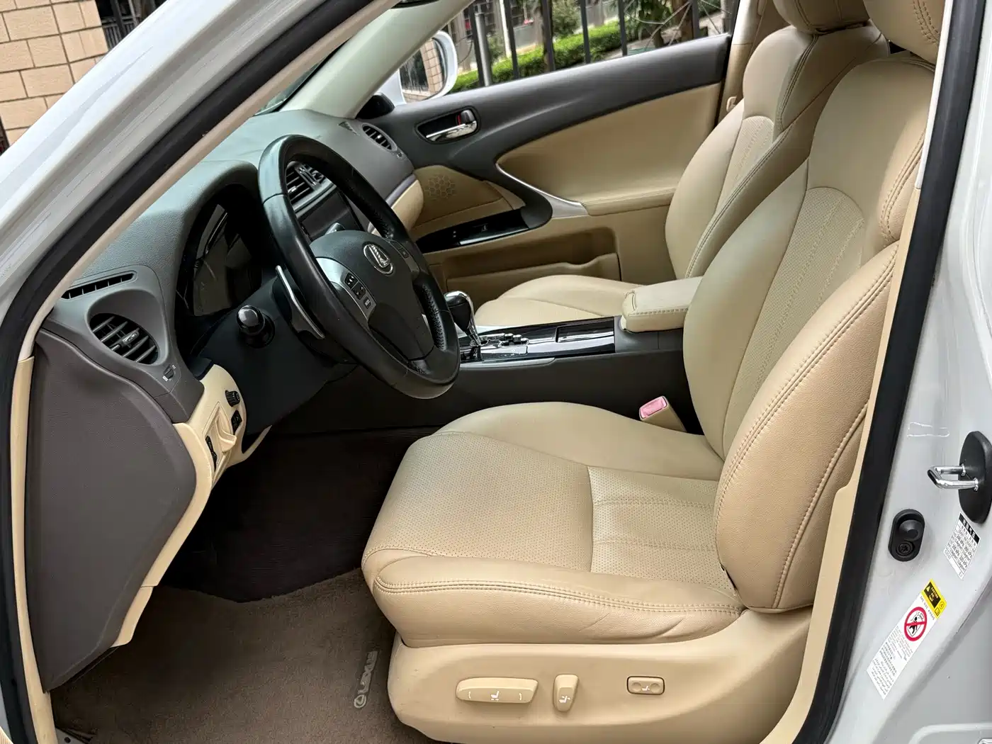 Фото 7 - Lexus IS