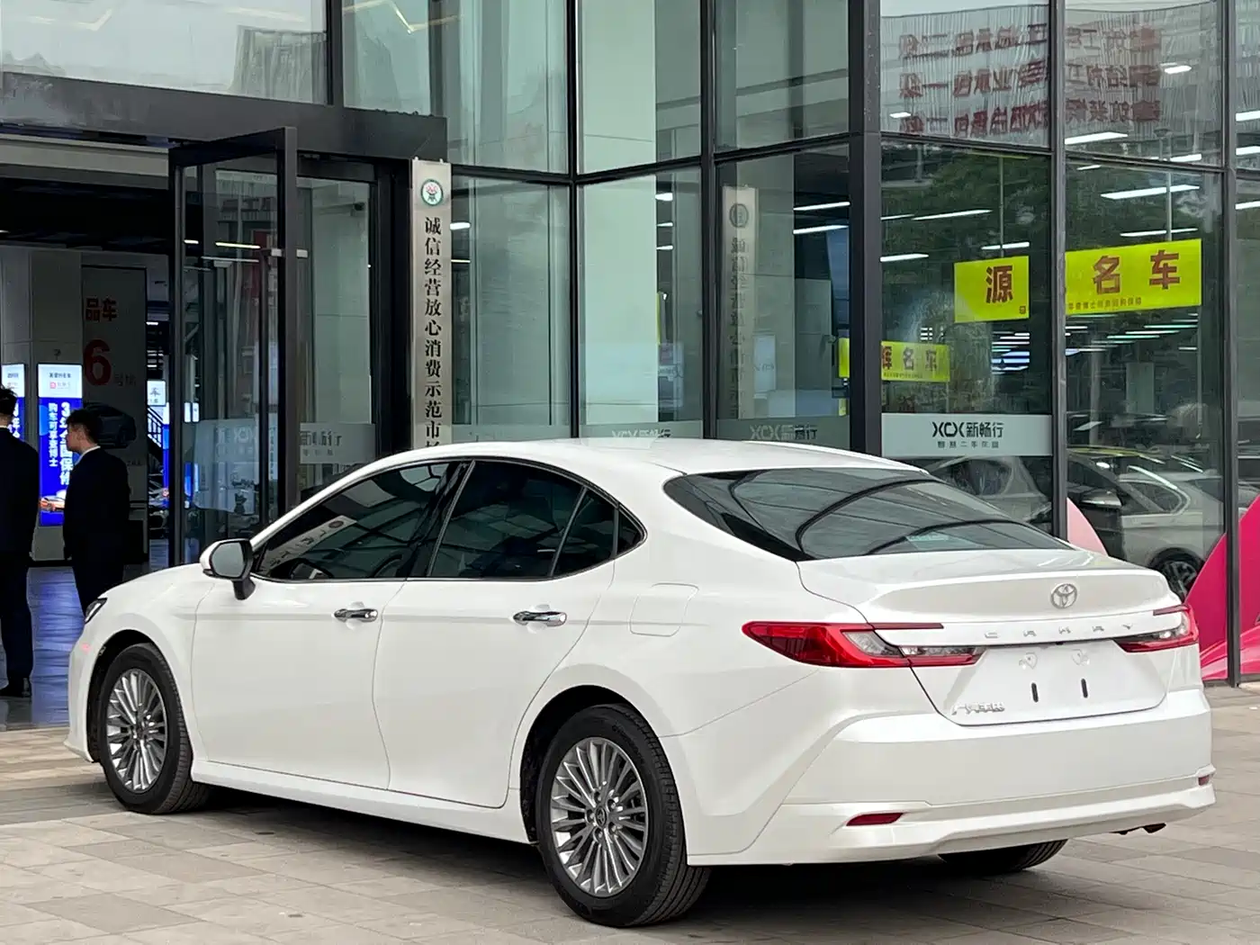 Toyota Camry 2024 2.0GVP Luxury Edition фото 18