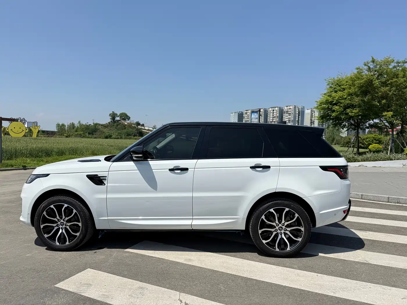 Land Rover Range Rover Sport 2022 3.0 L6 Gloss Black Edition фото 8