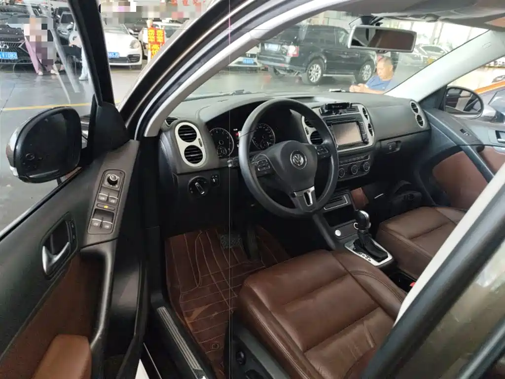 Volkswagen Tiguan 2015 2.0TSI Automatic 4WD Luxury фото 16