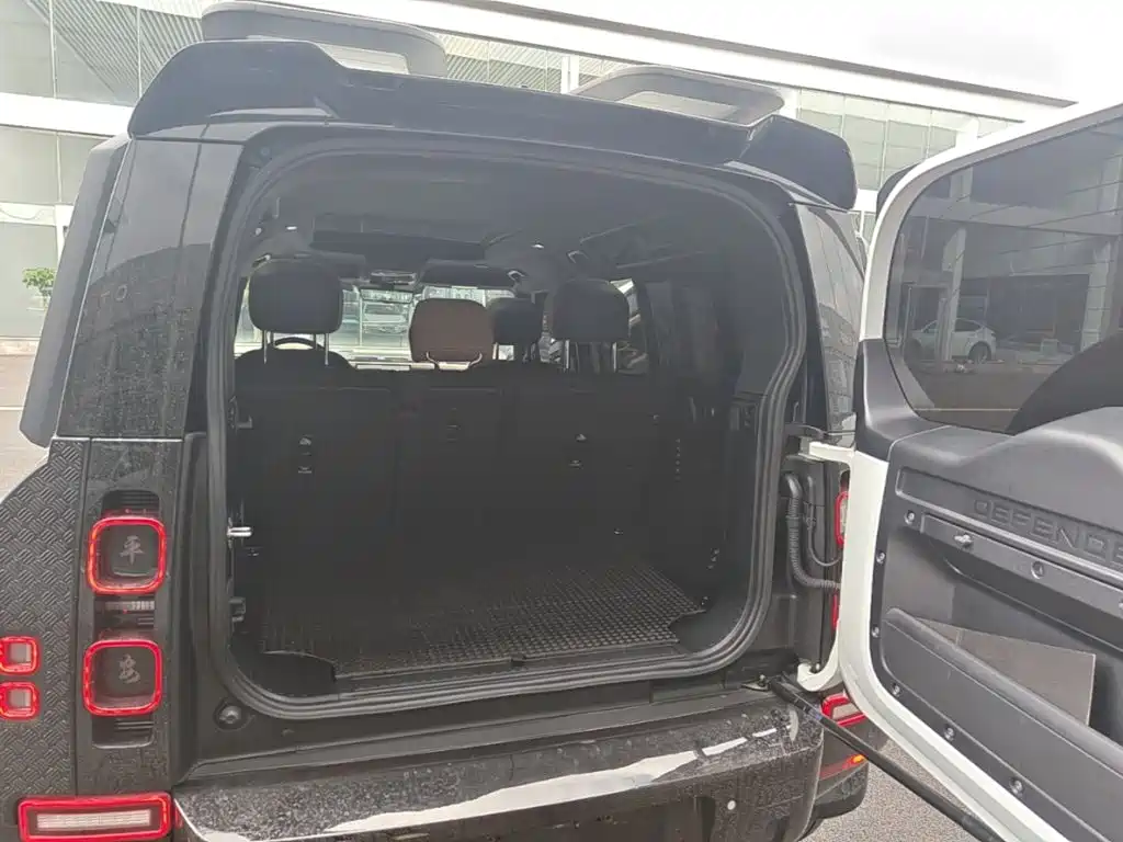 Land Rover Defender 2025 2025 110 3.0T P400 Dark Special Edition
