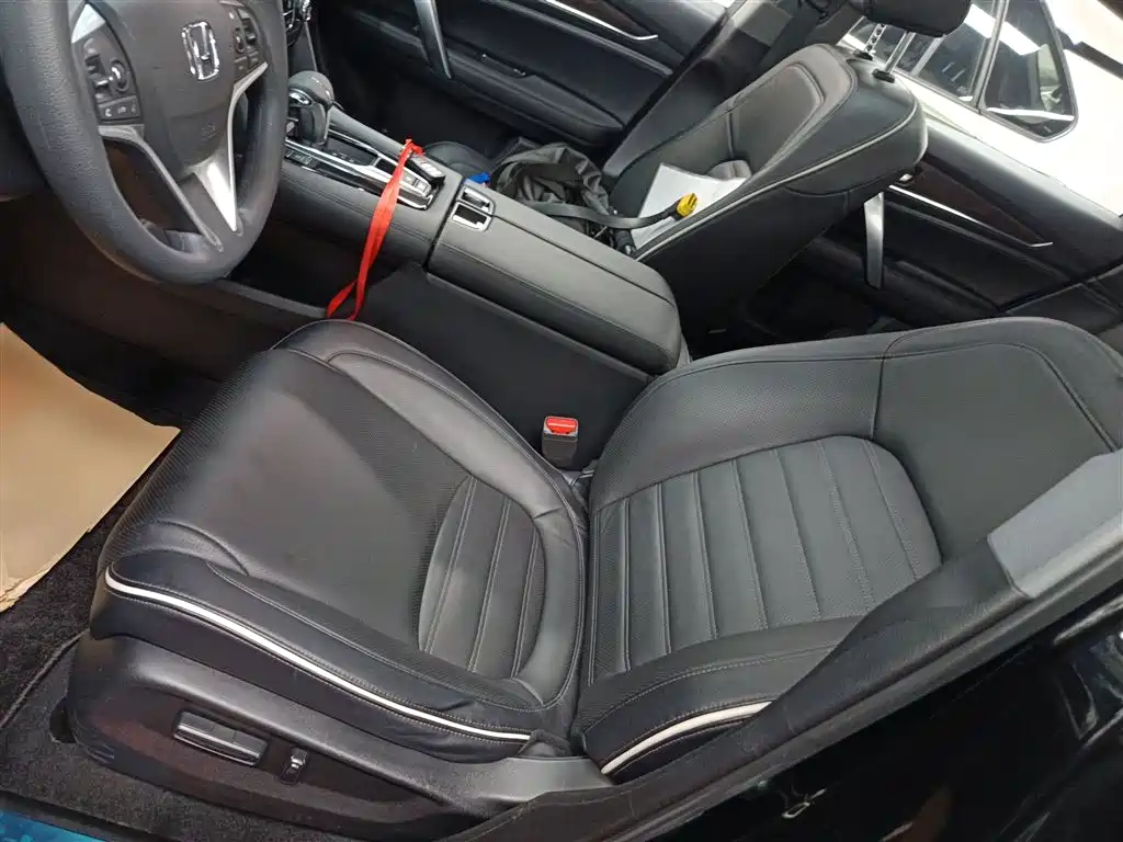 Фото 15 - Honda UR-V