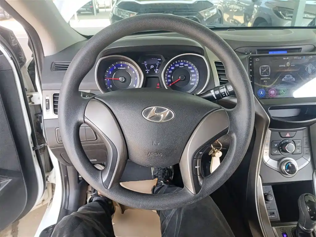 Hyundai Langdong 2012 1.6L Automatic Fashion фото 7