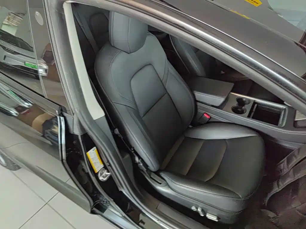 Фото 25 - Tesla Model 3