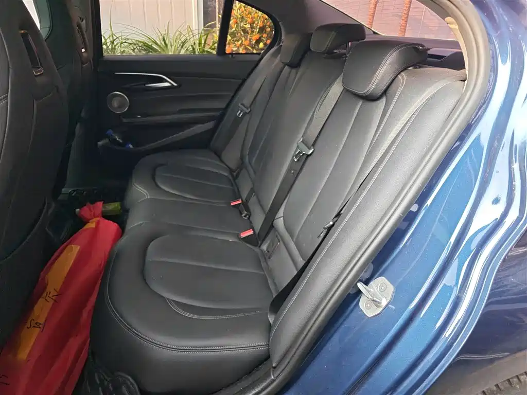 BMW 1 Series 2023 125i M Sport Shadow Edition фото 14