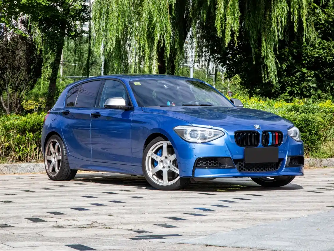 Photo 1 - BMW 1 Series (Import)