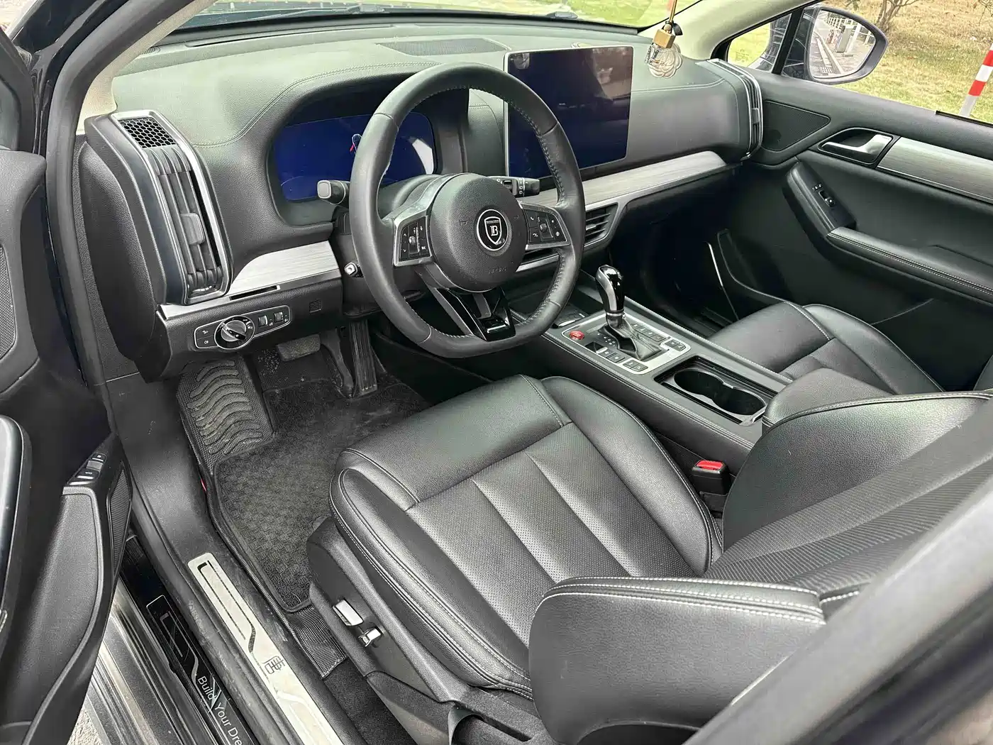 BYD Tang 2019 2018 2.0T Automatic Zhilian Zunrong 5-seater China V