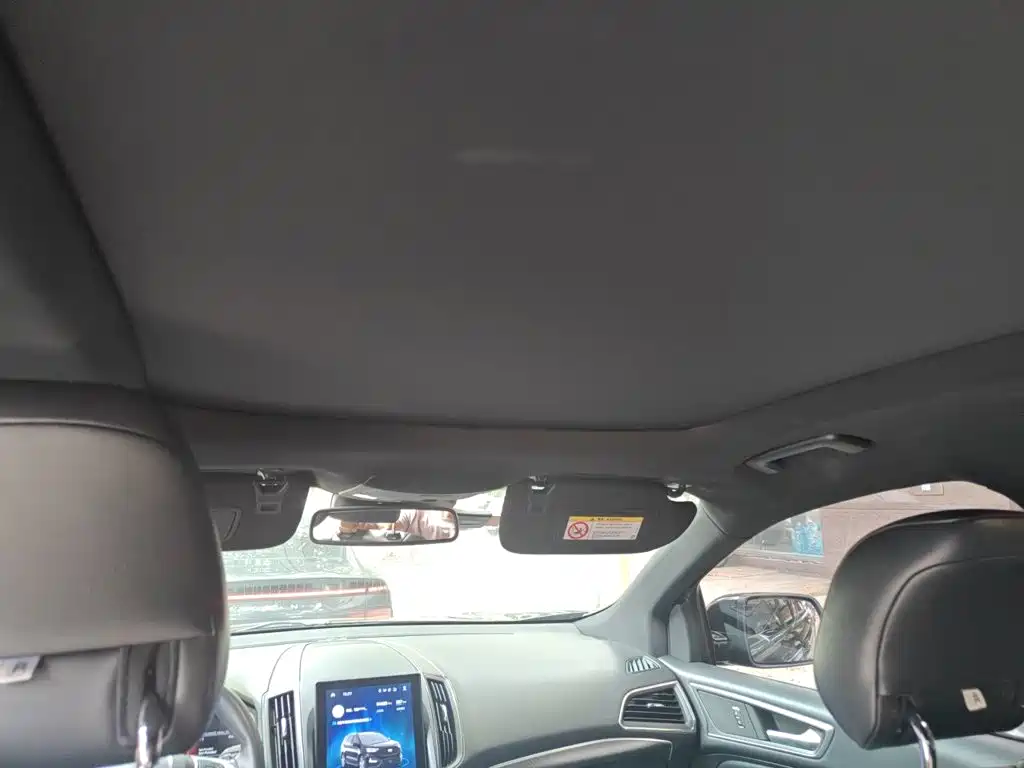 Фото 14 - Ford Edge
