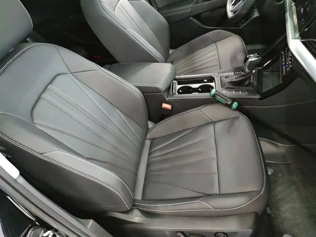 Volkswagen Passat 2025 Outstanding 380TSI Dragon Soaring Edition фото 25