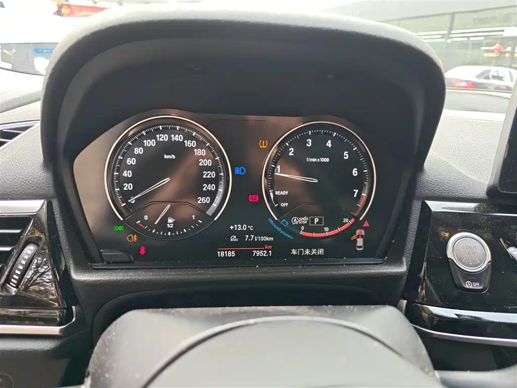 BMW 1 Series 2023 125i M Sport Shadow Edition фото 8