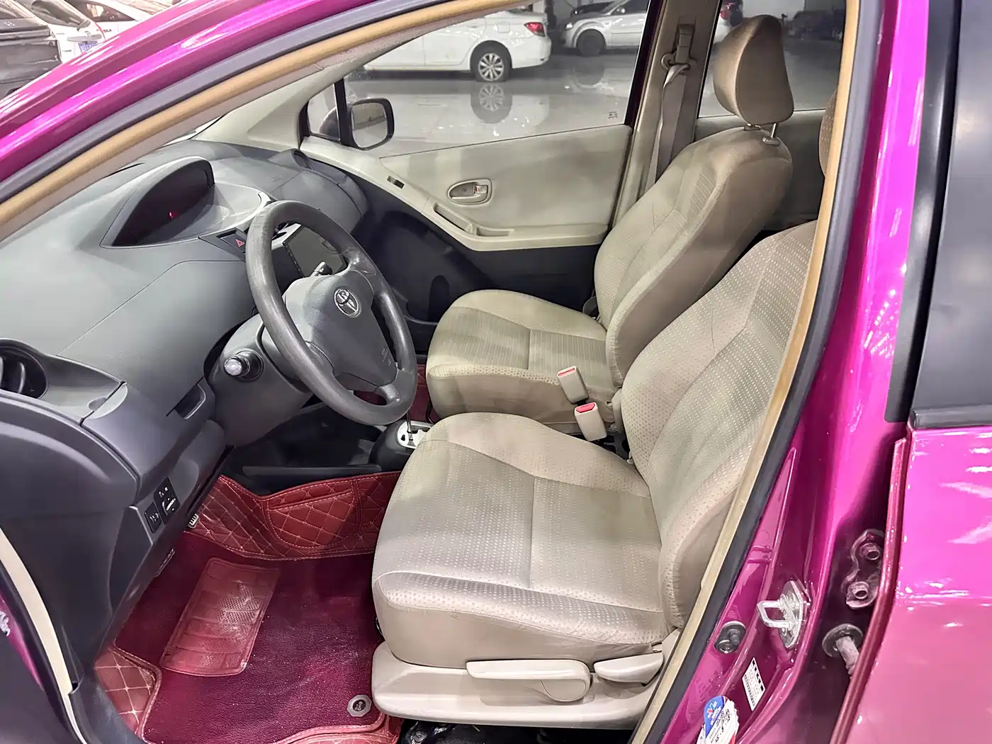 Toyota Yaris 2011 1.6E Auto Charm Edition фото 5