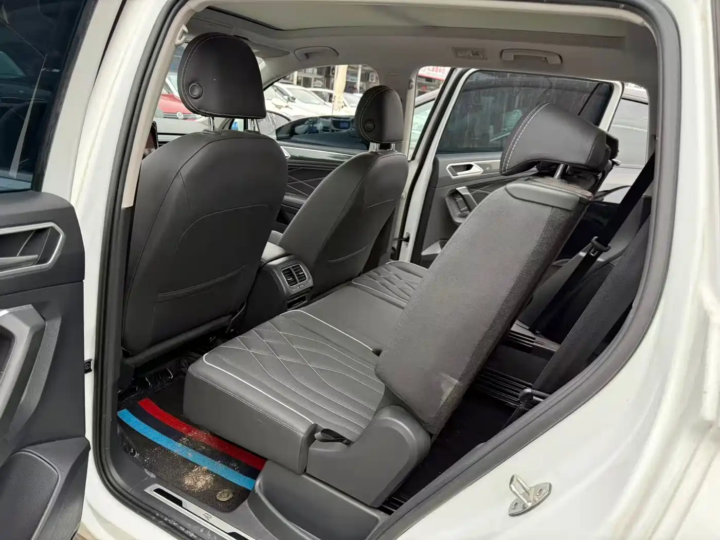 Volkswagen Tiguan L 2023 380TSI 4WD R-Line Premium 7-seater фото 5