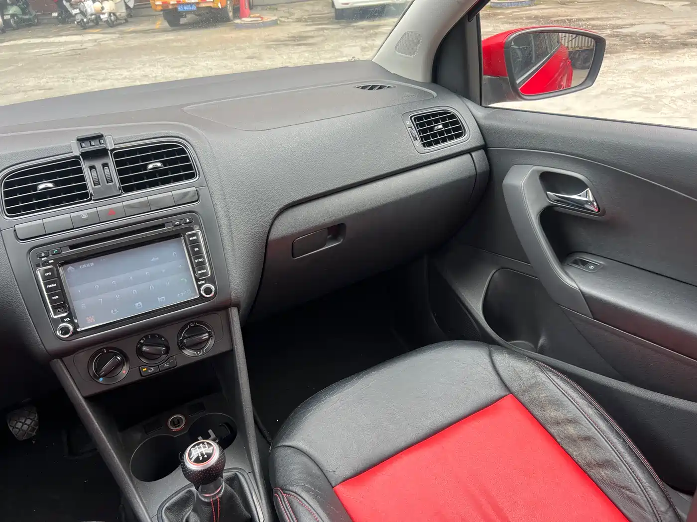 Volkswagen Polo 2013 1.4L Manual Trend Edition фото 19