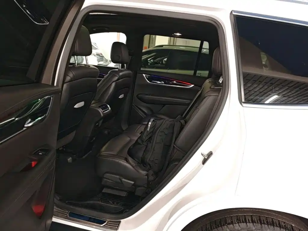 Фото 17 - Cadillac XT6