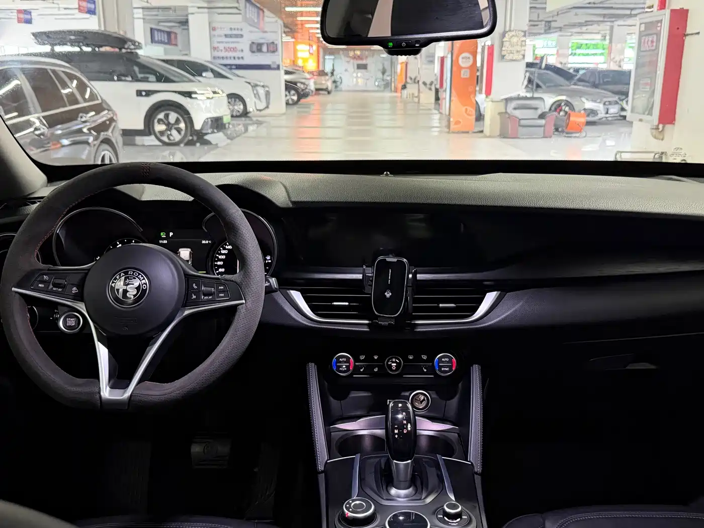 Alfa Romeo Stelvio 2019 2017 2.0T 200HP Luxury Edition