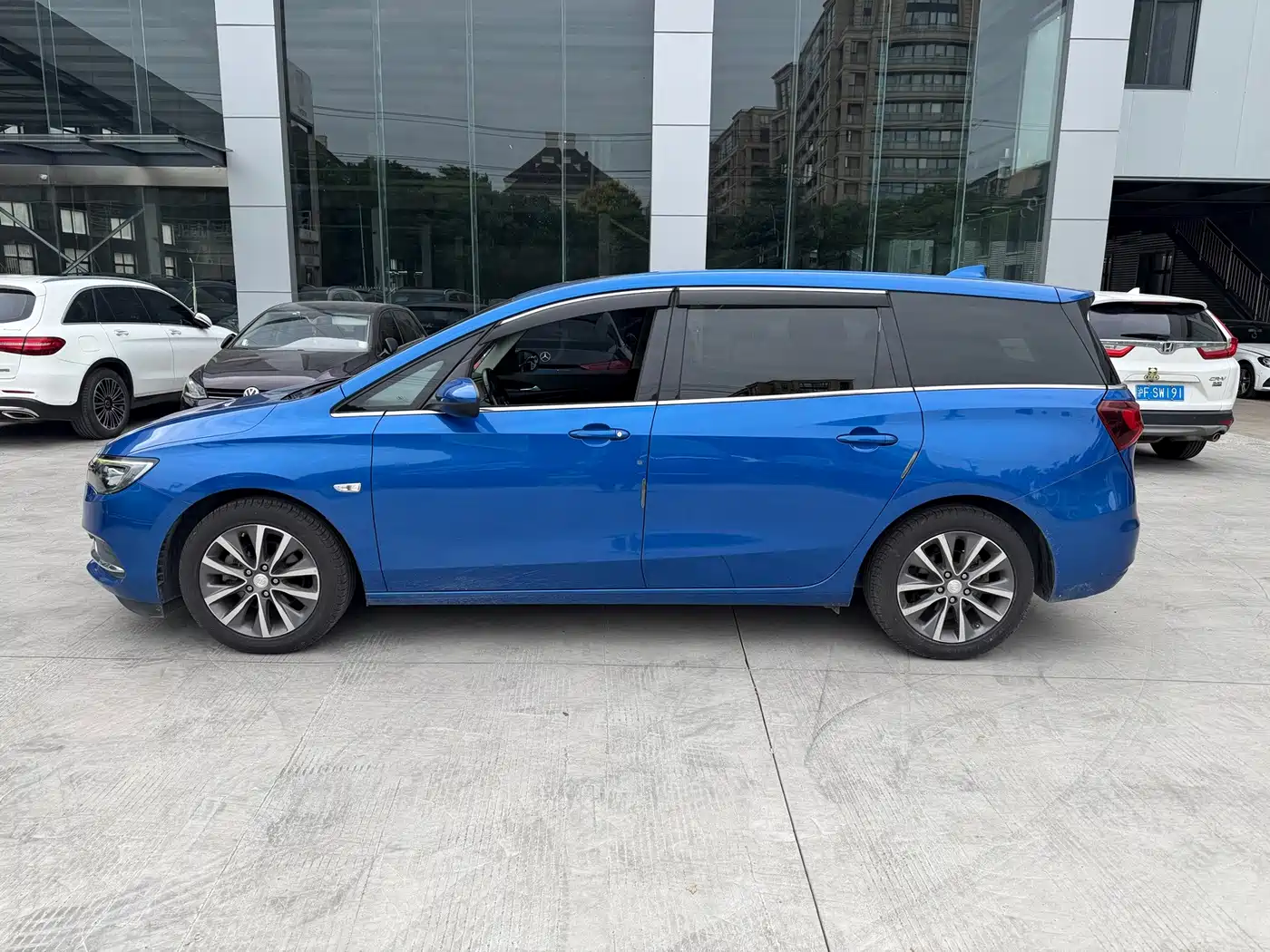 Buick GL6 2018 2018 18T 6-Seater Premium