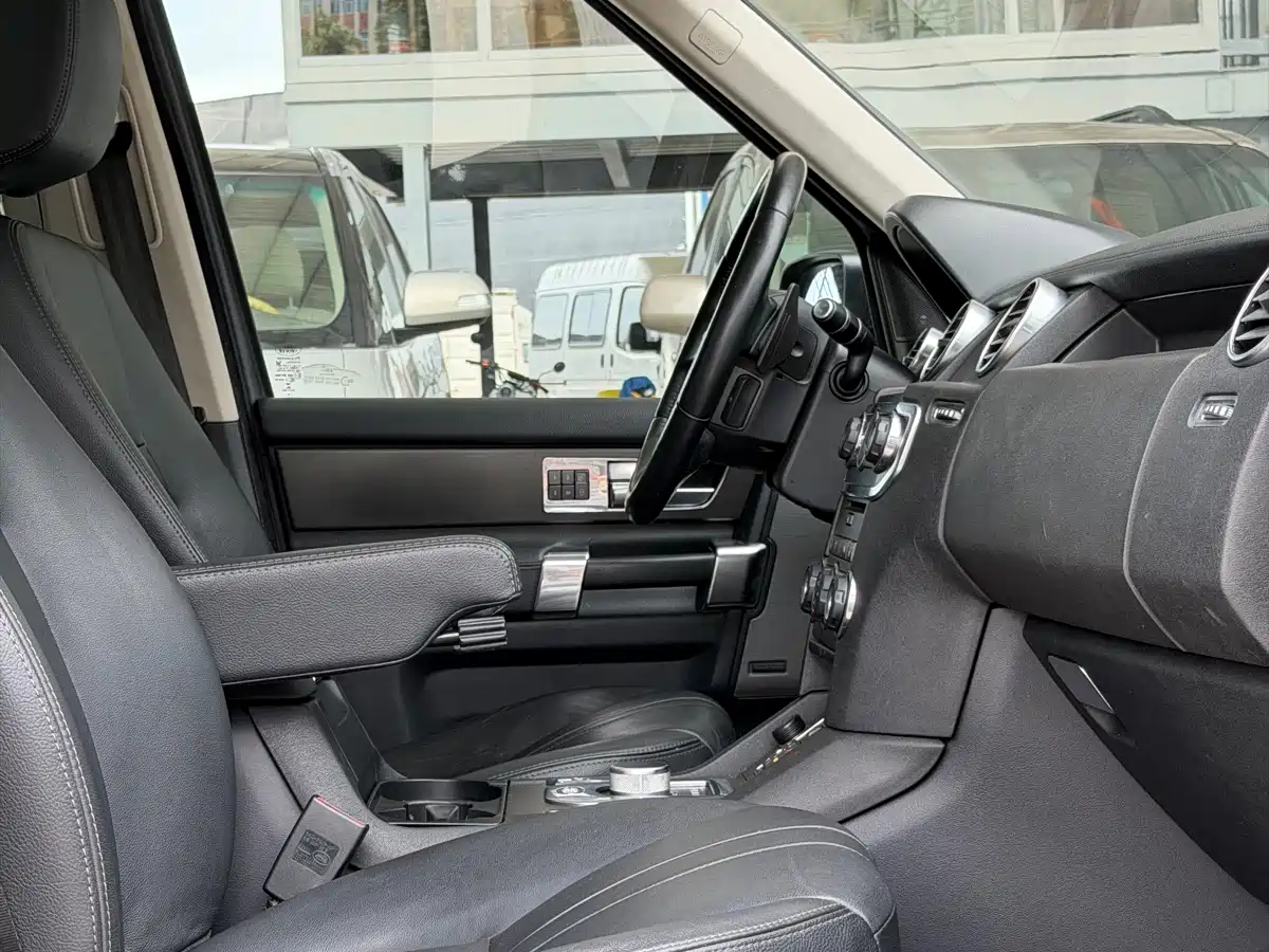 Land Rover Discovery 2013 3.0 SDV6 HSE Diesel фото 8