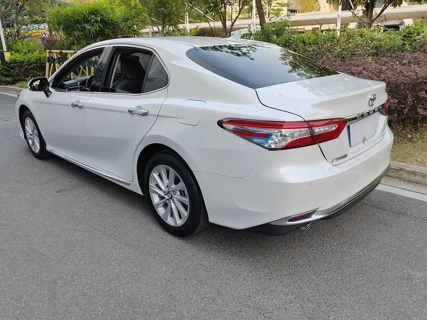 Toyota Camry 2023 2.0G Luxury Edition фото 3