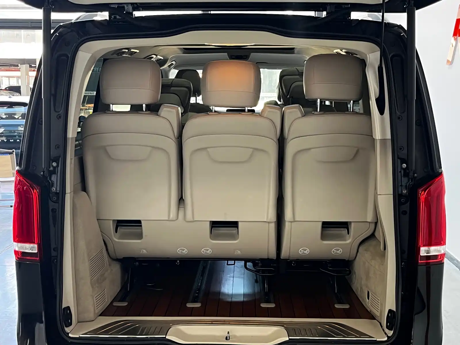 Фото 18 - Mercedes-Benz V-Class