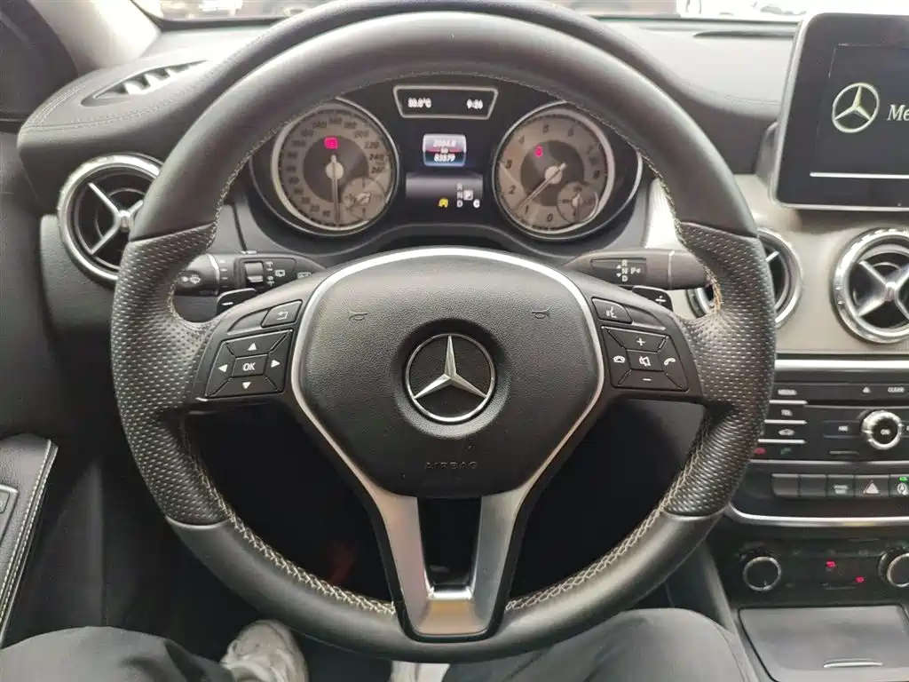 Mercedes-Benz GLA 2016 GLA 200 Fashion фото 7