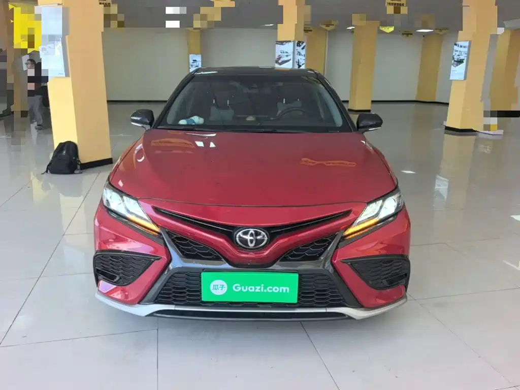 Фото 3 - Toyota Camry