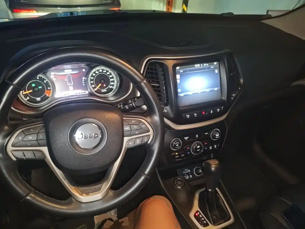 Фото 10 - Jeep Cherokee (Import)