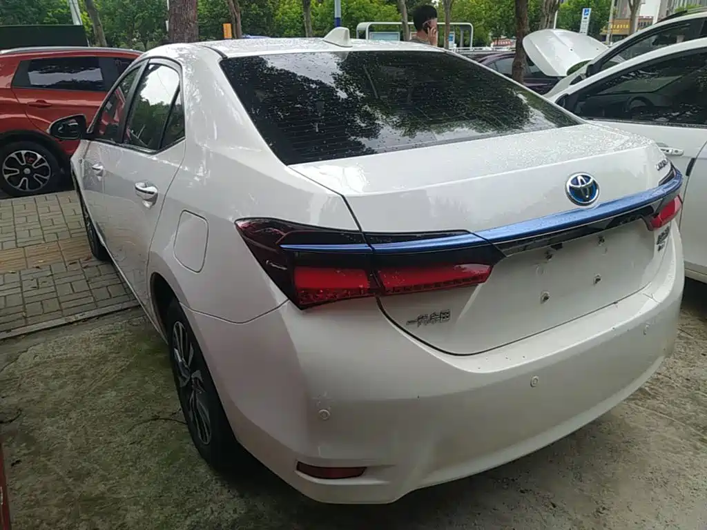 Фото 5 - Toyota Corolla Twin Engine E+