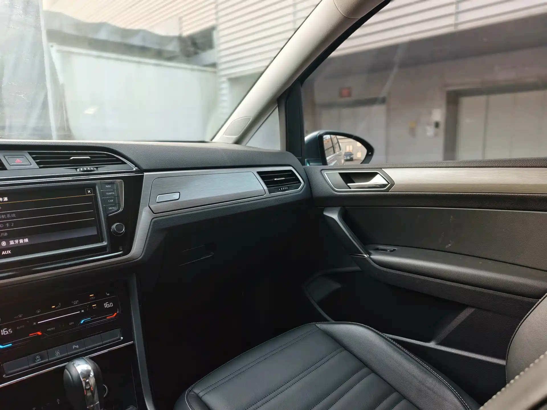 Photo 17 - Volkswagen Touran