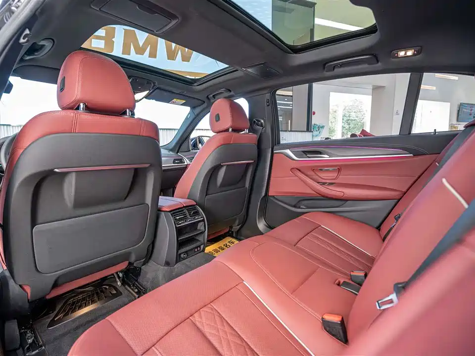BMW 5 Series 2023 530Li Leading M Sport Package фото 23