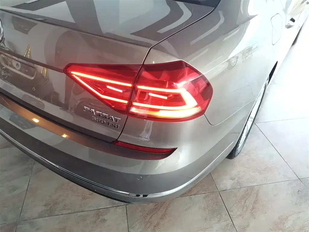 Volkswagen Passat 2017 330TSI DSG Prestige фото 8