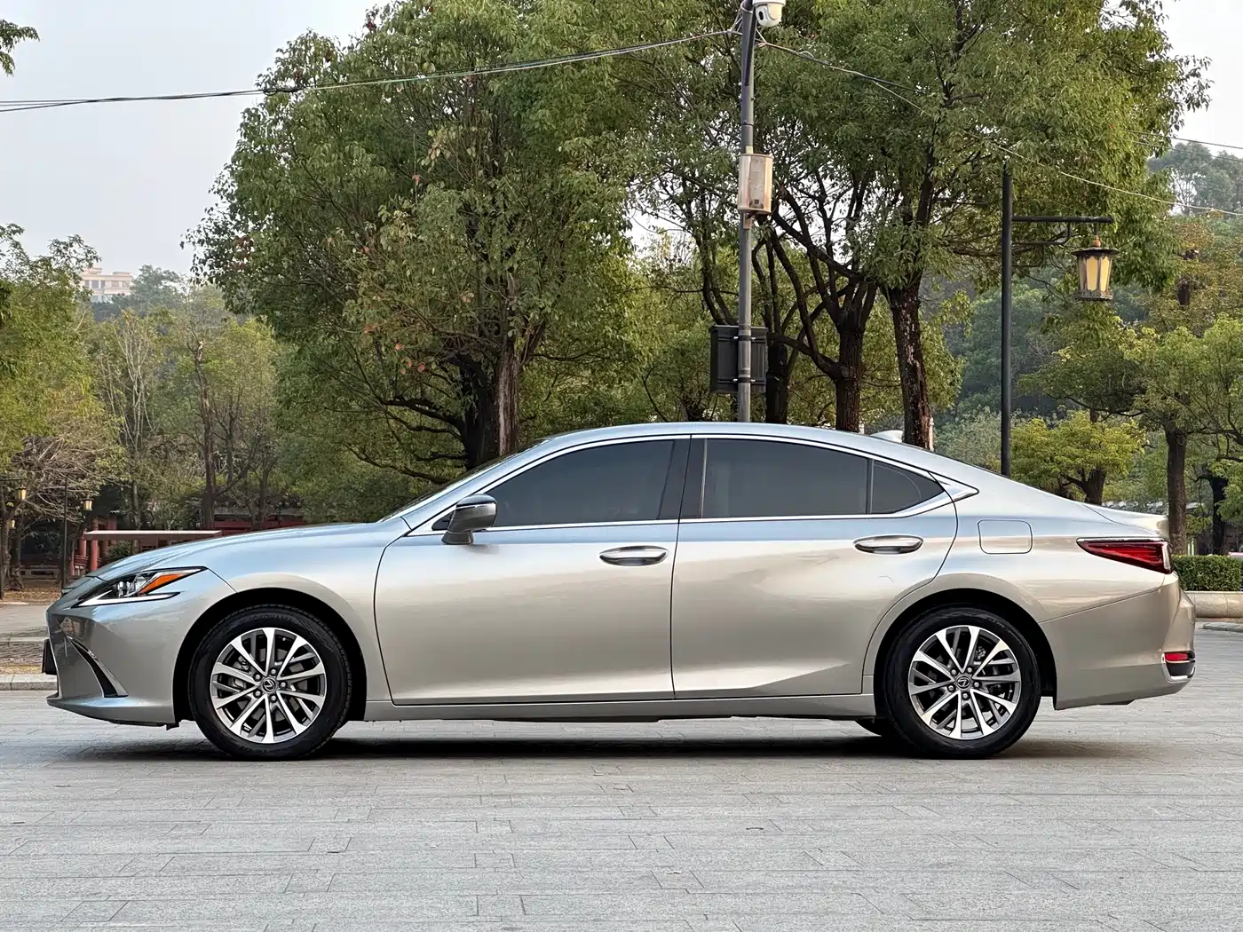 Lexus ES 2022 200 Excellence Edition фото 14