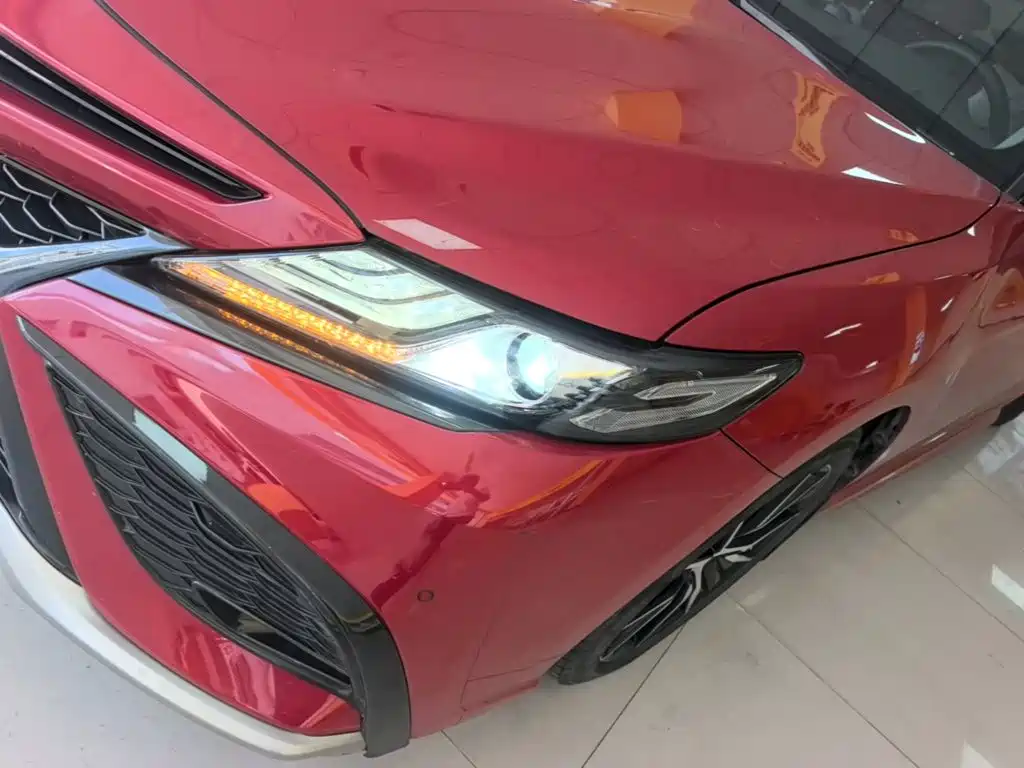 Фото 18 - Toyota Camry