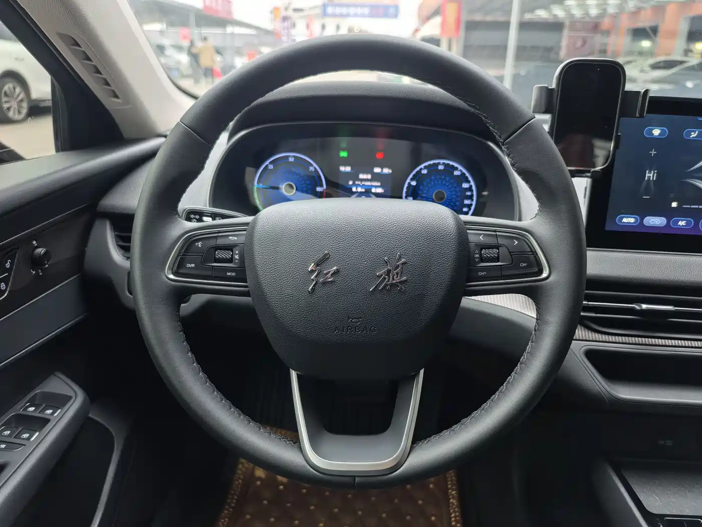 Hongqi E-QM5 2022 431km Charging Enjoyment Edition фото 6