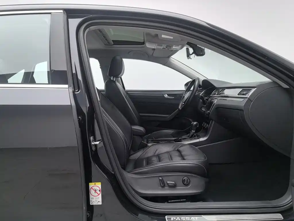 Фото 23 - Volkswagen Passat