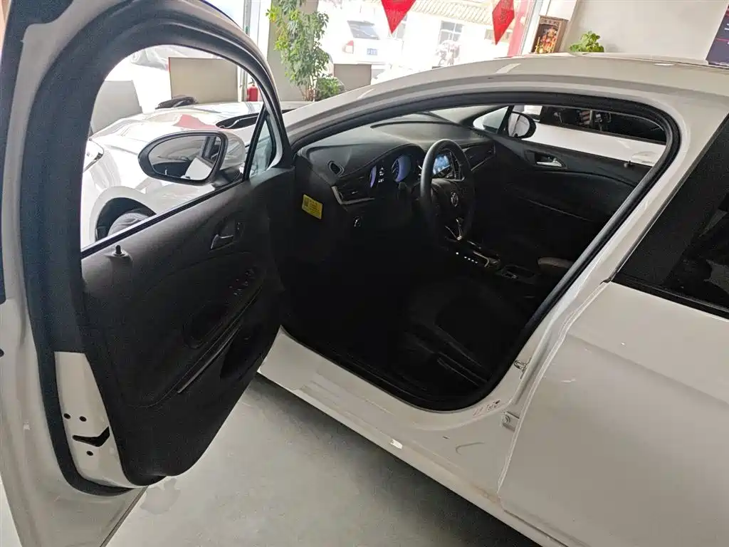 Buick Verano 2020 20T CVT Leading фото 16