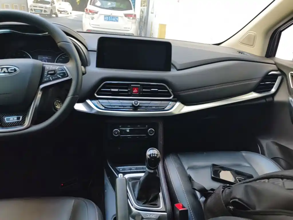 JAC Motors JAC Refine R3 2018 2018 1.6L Manual Luxury Sunroof