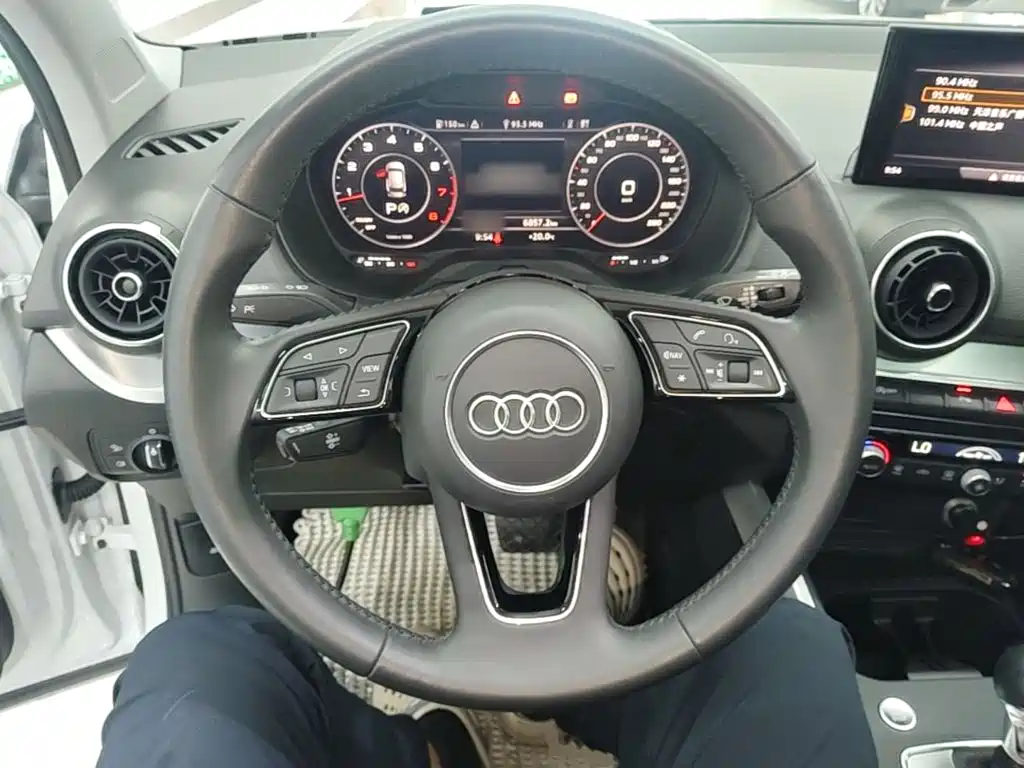 Photo 7 - Audi Q2L