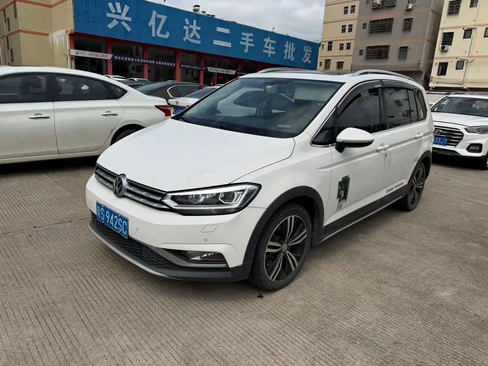 Фото 2 - Volkswagen Touran