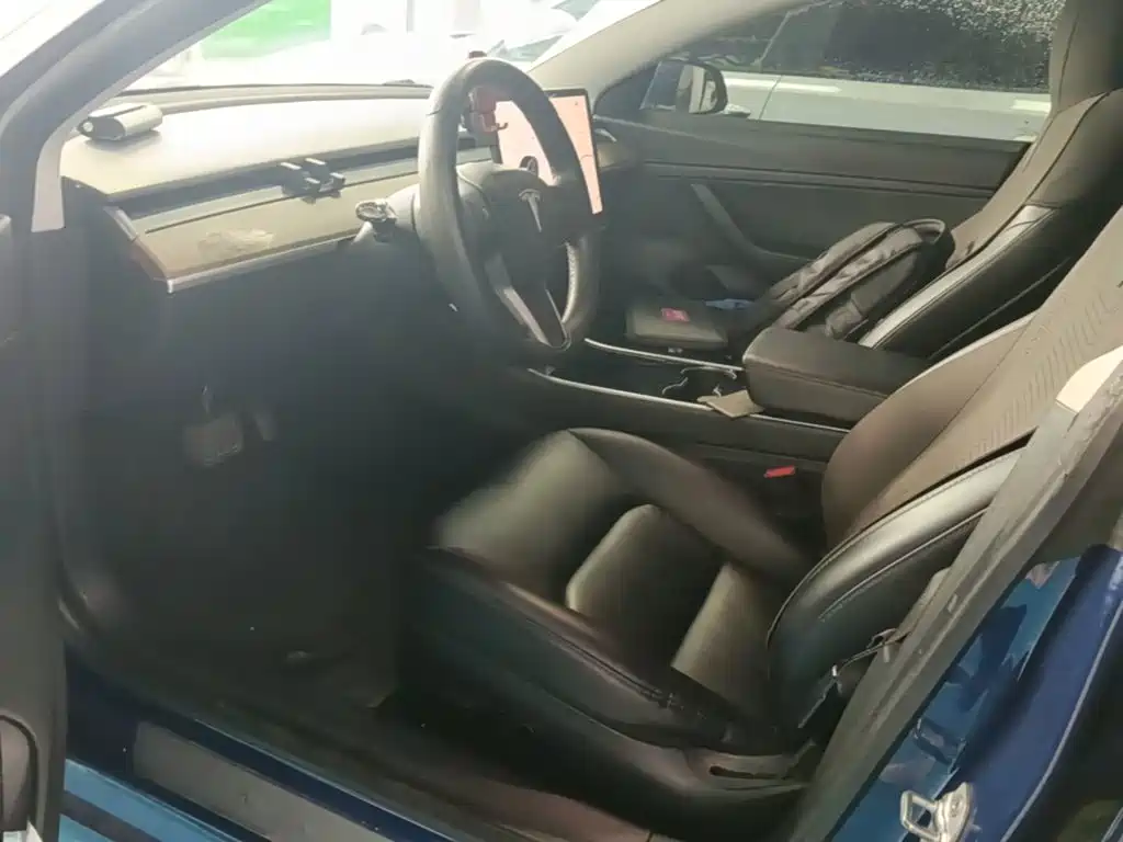 Фото 15 - Tesla Model 3