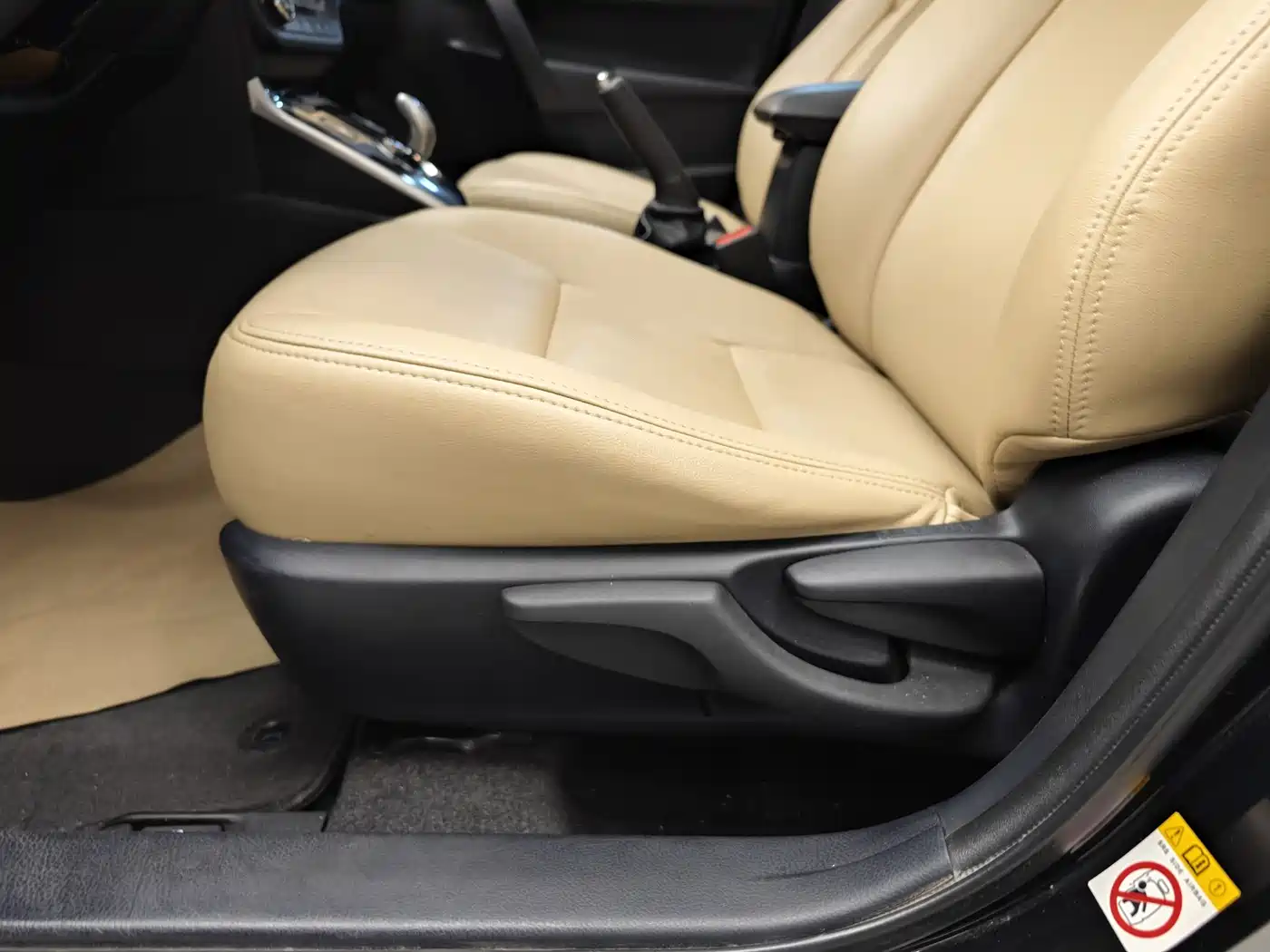 Toyota Levin 2016 Hybrid 1.8H GS E-CVT Elite Sunroof фото 10