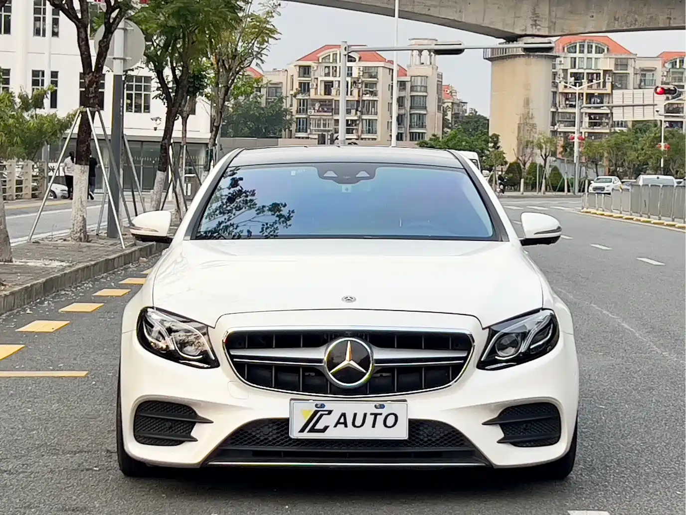Mercedes-Benz E-Class 2017 E 320 L Sport 4MATIC фото 2