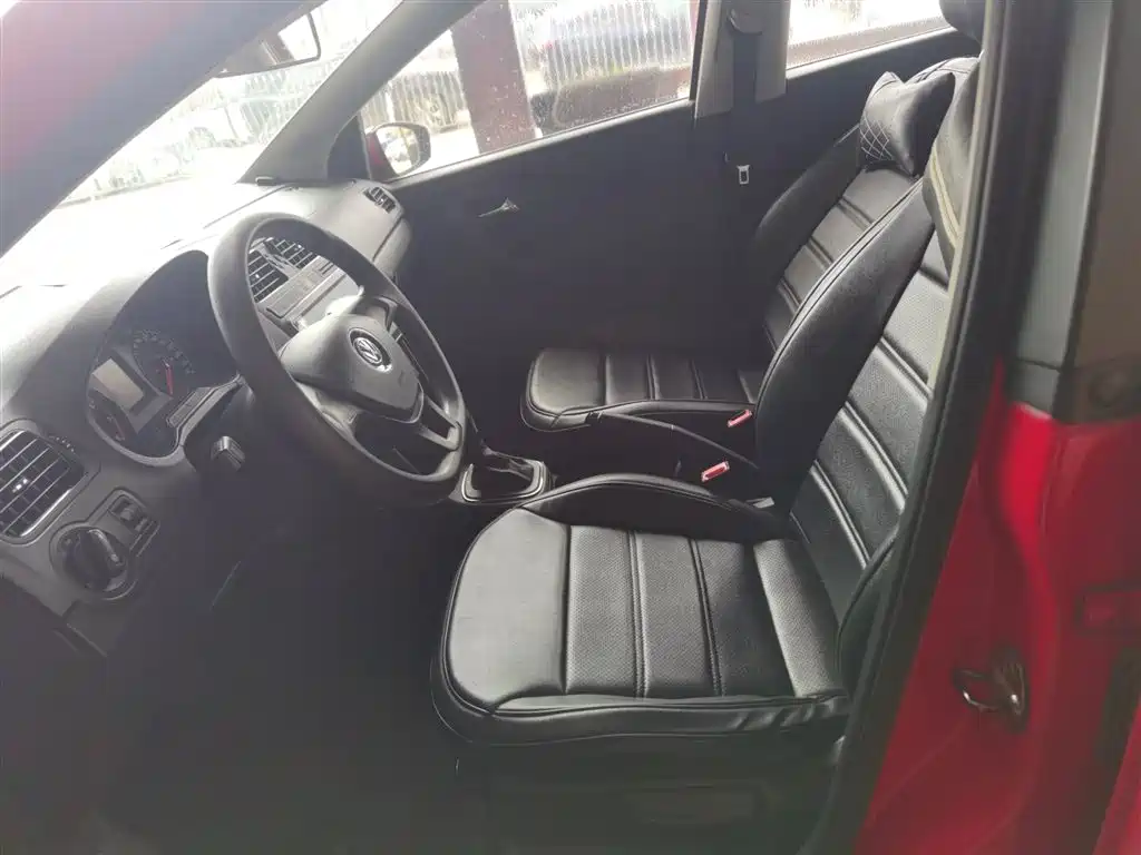 Volkswagen Polo 2016 1.4L Automatic Trend фото 7