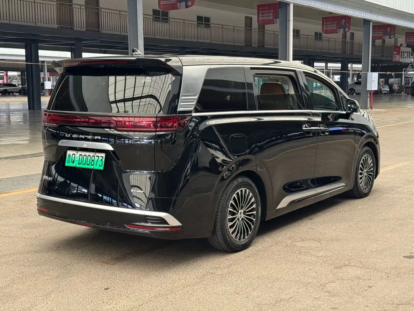 Denza D9 2023 2022 EV 600 4WD Prestige Model
