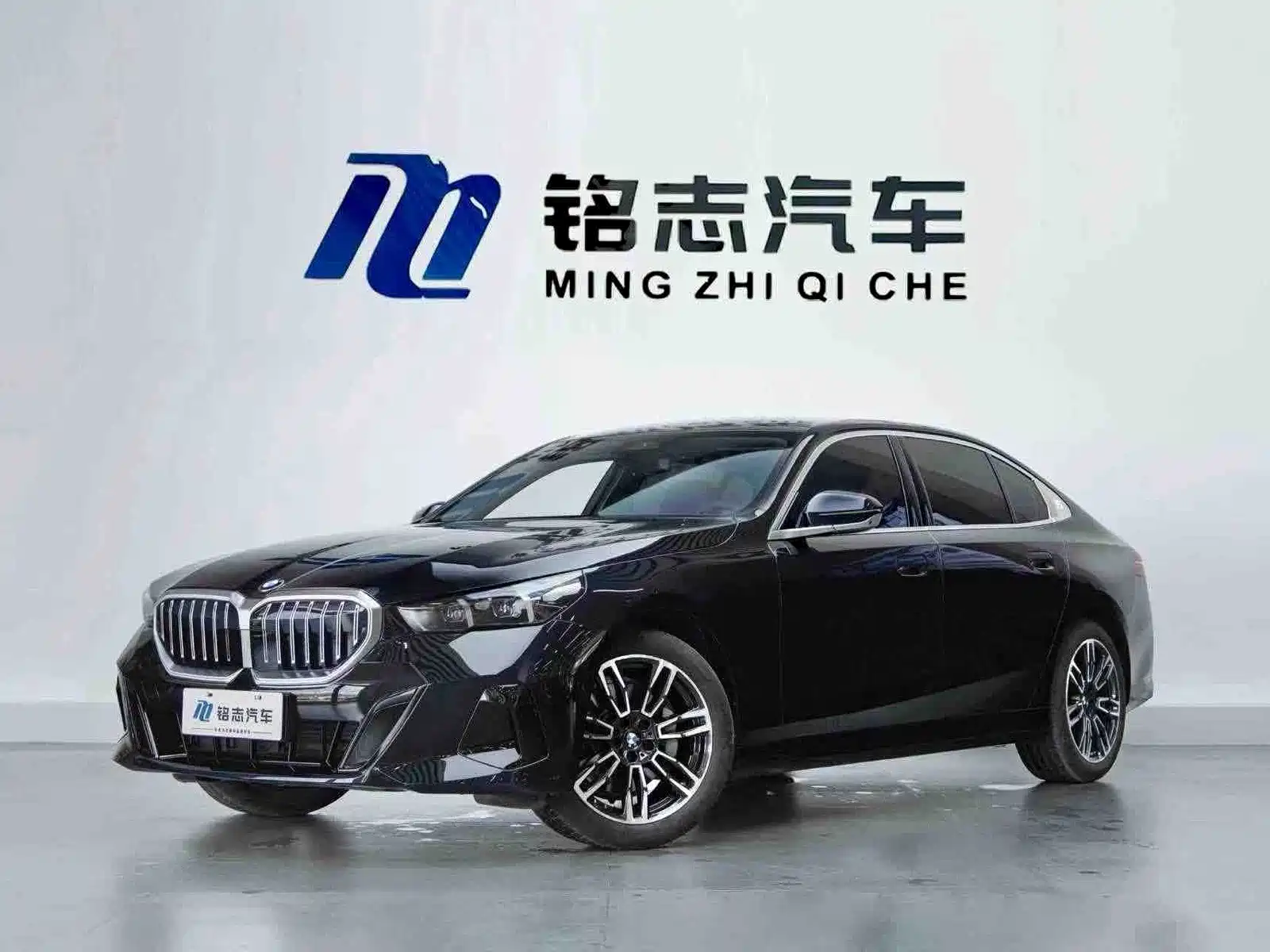 Photo 2 - BMW 5 Series