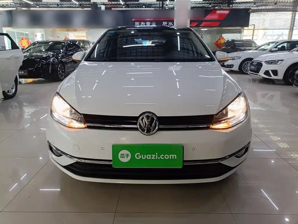 Volkswagen Golf 2020 Beloved Edition 200TSI DSG Comfort Progressive фото 3