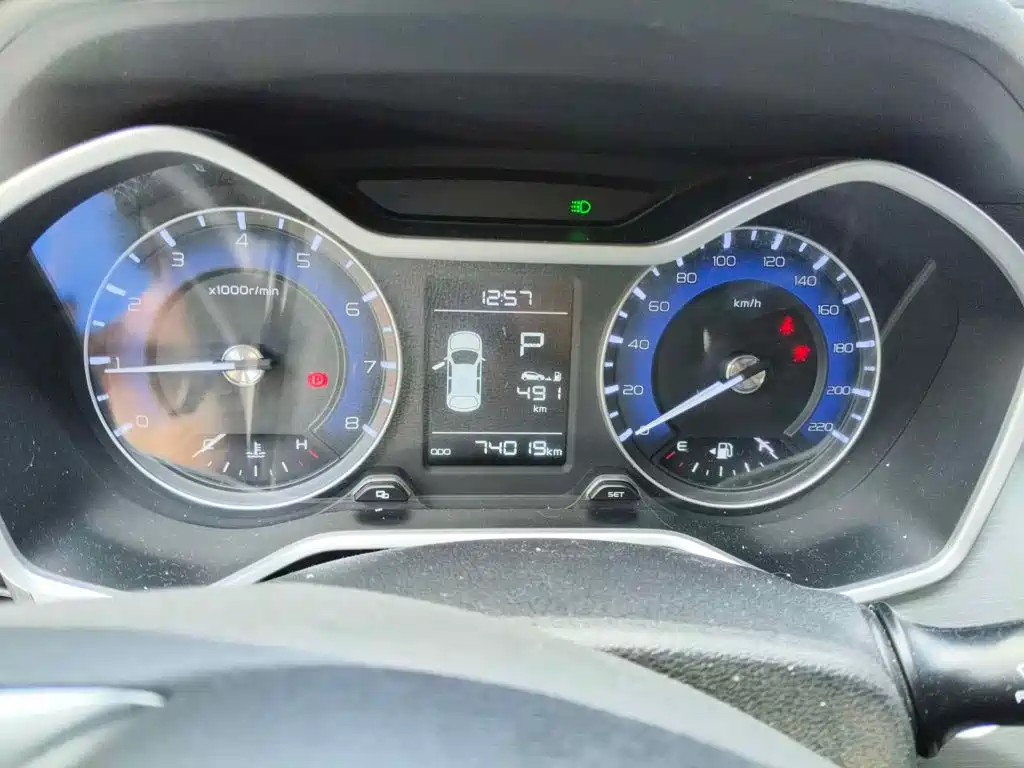 Фото 4 - Geely Vision X3